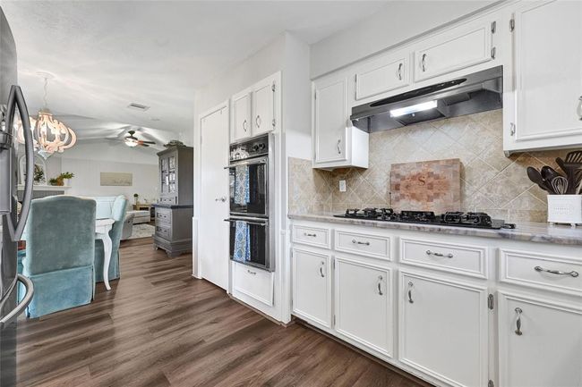 2703 Shady Creek Dr, House other with 3 bedrooms, 2 bathrooms and 2 parking in Pearland TX | Image 16