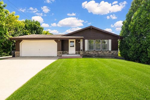 5401 W Cold Spring Road, Greenfield, WI, 53220 | Card Image