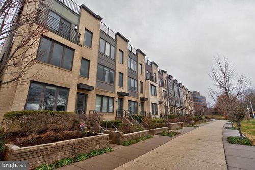 10425 Fernwood Rd, BETHESDA, MD, 20817-1101 | Card Image