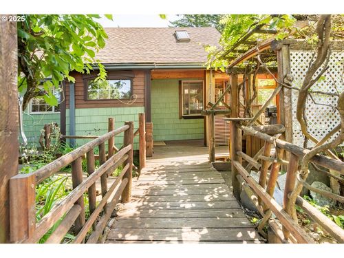 14 Nw Lakeside Dr, Cascade Locks, OR, 97014-4016 | Card Image