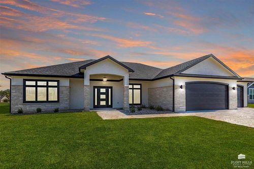 8840 Moonbug Ln, Manhattan, KS, 66502-2744 | Card Image