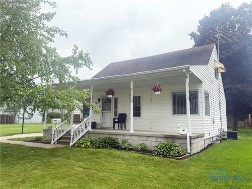703 College Ave, Fostoria, OH, 44830-1719 | Card Image