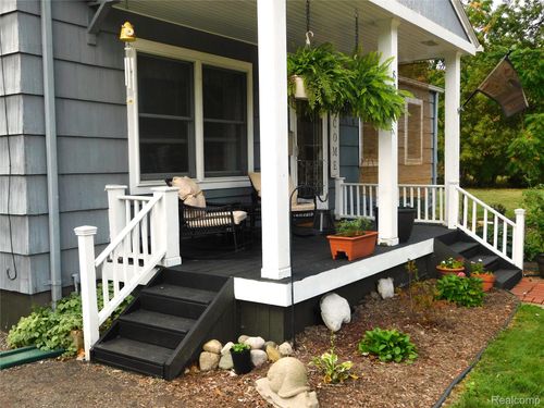 825 Pettibone Ave, Flint, MI, 48507-1761 | Card Image