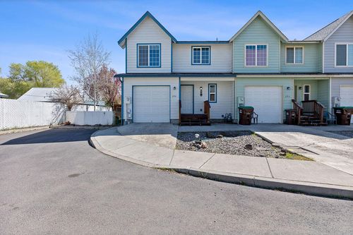 696 Nw Pinkston Ct, Prineville, OR, 97754-2611 | Card Image