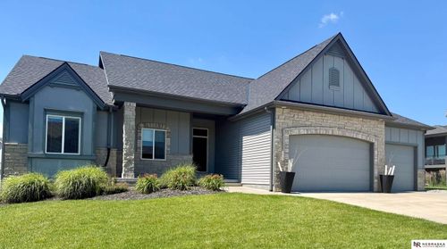 7244 Rebel Dr, Lincoln, NE, 68516-9332 | Card Image