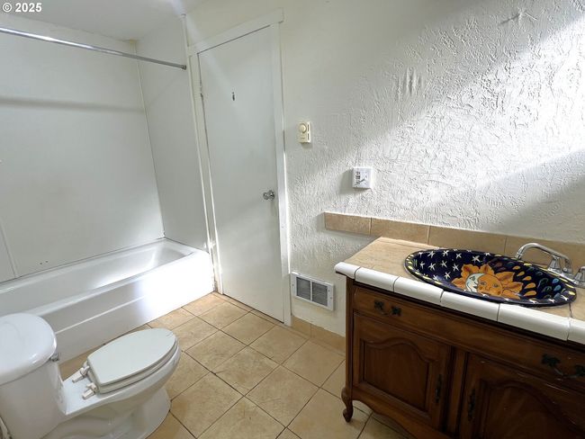 Bathroom-Main | Image 34