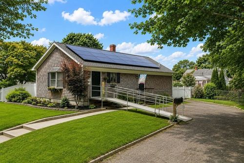 75 Acorn St, New Bedford, MA, 02740 | Card Image