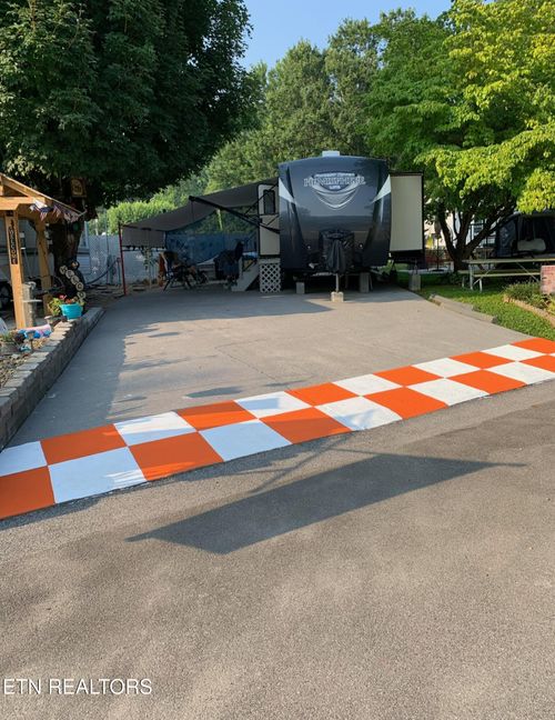 196 Wears Valley Rd, Townsend, TN, 37882 | Card Image