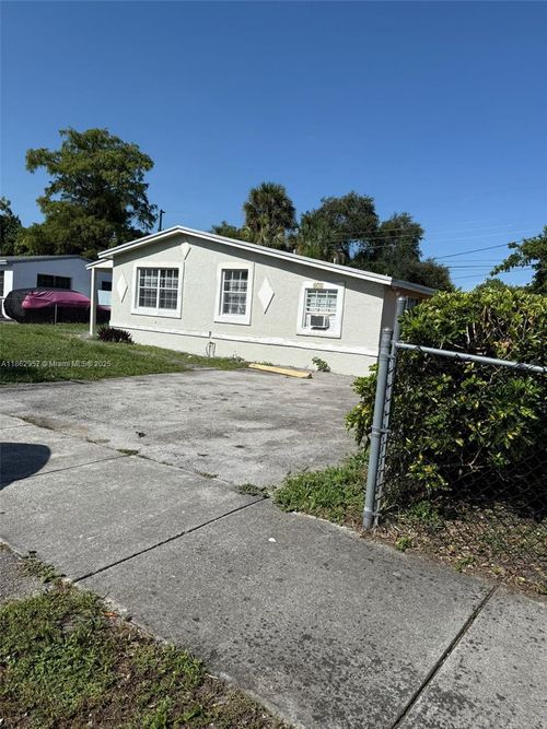 871-871 Nw 34th Way, Lauderhill, FL, 33311-6551 | Card Image