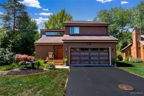 7 Hummingbird Ln, Amherst, NY, 14228-1050 | Card Image
