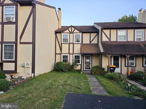 805 Sandra Ln, NORRISTOWN, PA, 19403-3917 | Card Image