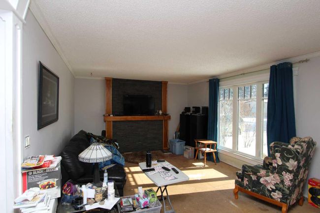 5112 51 Avenue, Home with 2 bedrooms, 1 bathrooms and 2 parking in Caroline AB | Image 4