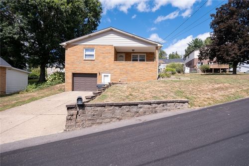 8 Cedar Ave, Aliquippa, PA, 15001-2304 | Card Image