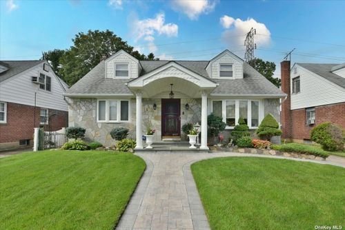 63 Shortridge Drive, Mineola, NY, 11501 | Card Image