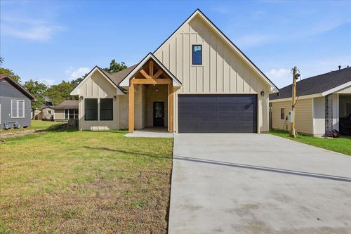 2214 Armstrong Ave, Port Neches, TX, 77651-3821 | Card Image