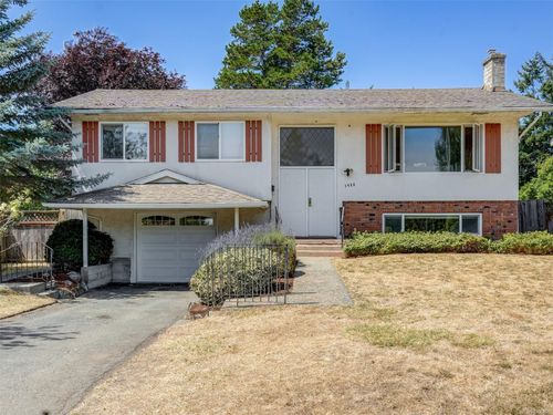 3988 Birchwood St, Saanich, BC, V8N3L8 | Card Image