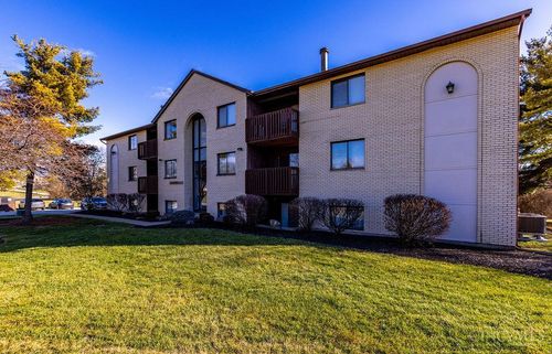 9578 Woodland Hills Dr, West Chester, OH, 45011-9303 | Card Image