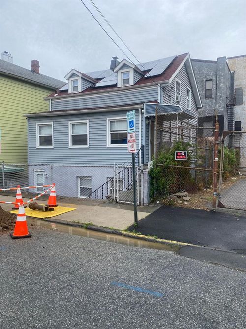 8 Morris Pl, Yonkers, NY, 10705-1929 | Card Image