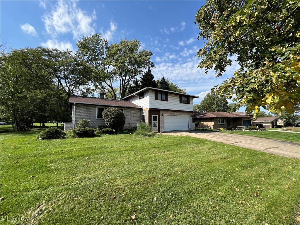 Carlyle Dr, Seven Hills, OH 44131