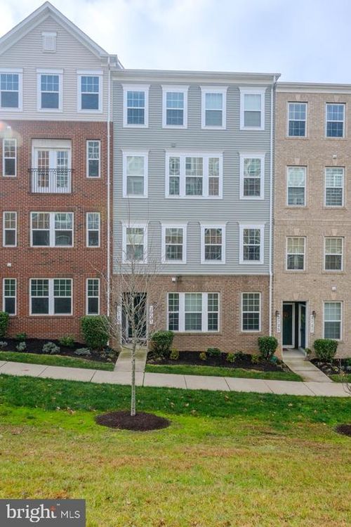 2731 Pinebrook Rd, LANDOVER, MD, 20785-1957 | Card Image