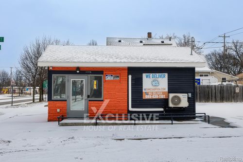 1525 Broadway St, Bay City, MI, 48708-8536 | Card Image