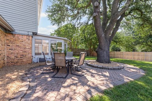 1013 Mockingbird Dr, Grapevine, TX, 76051-2836 | Card Image