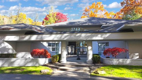 1744 Heron Ridge Dr, Bloomfield Hills, MI, 48302-0723 | Card Image