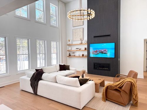 8 Shore Line Rd, Hudson, MA, 01749-3803 | Card Image