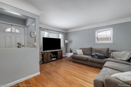 29336 Rosebriar St, Saint Clair Shores, MI, 48081-3038 | Card Image