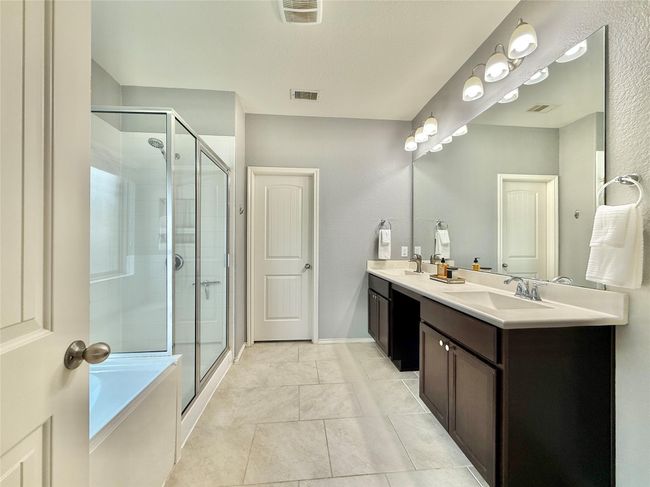 Primary Bathroom | Image 24