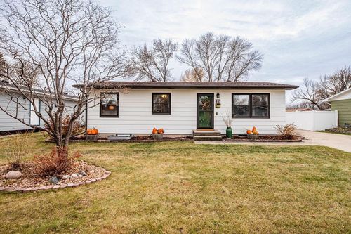 237 11th Ave W, West Fargo, ND, 58078-2623 | Card Image