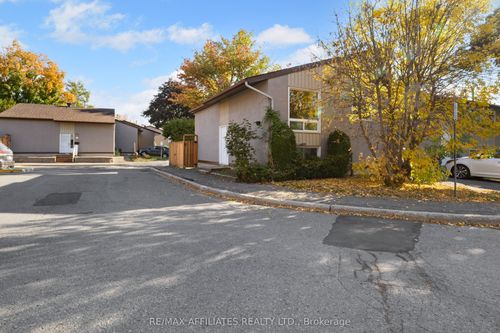 306 Woodfield Dr, Nepean, ON, K2G3W9 | Card Image