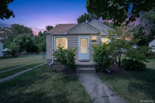15579 Wakenden, Redford, MI, 48239-3832 | Card Image