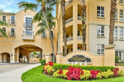 121 - 3001 Ne 185th St, Condo with 2 bedrooms, 2 bathrooms and null parking in Aventura FL | Image 1