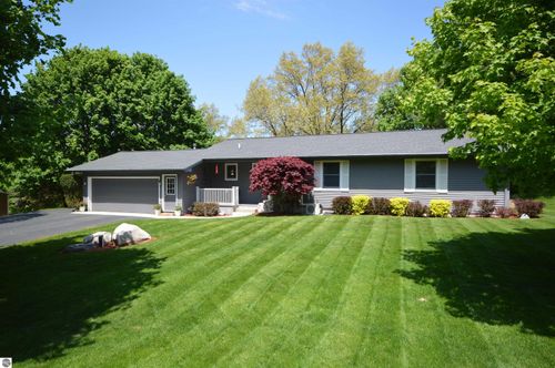2639 Hammond Highlands Dr, Traverse City, MI, 49686-9141 | Card Image
