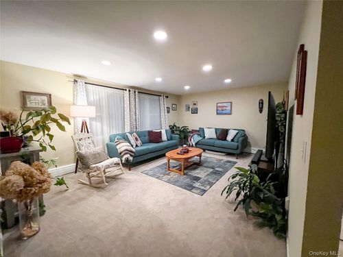 86 Catherine St, E Northport, NY, 11731-1321 | Card Image