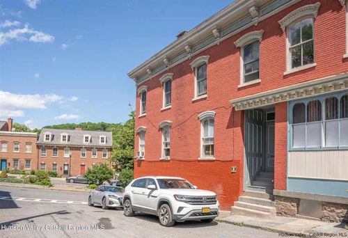 3-4 W Union St, Kingston, NY, 12401-6036 | Card Image