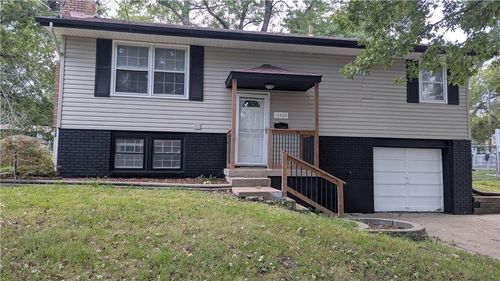 13420 Belmeade Ave, Grandview, MO, 64030-3139 | Card Image