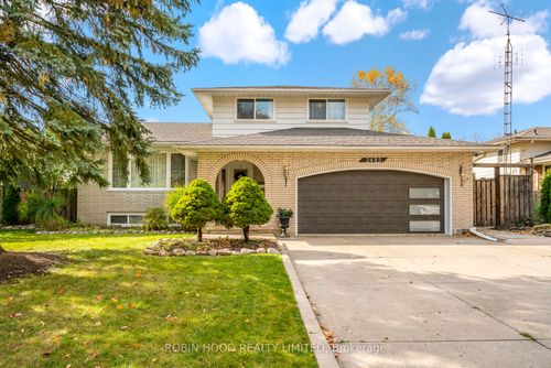 2485 Woodfield Ave, Niagara Falls, ON, L2J3A9 | Card Image