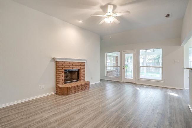 692 High Crest Dr, House other with 3 bedrooms, 2 bathrooms and null parking in Azle TX | Image 11