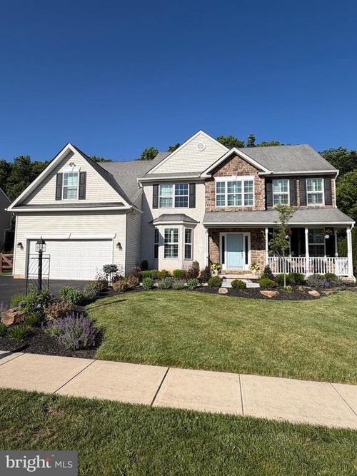1011 Creekview Dr, Pennsburg, PA, 18073-1254 | Card Image