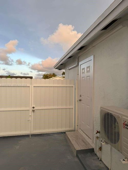 1-19316 Sw 121st Ave, Miami, FL, 33177-6515 | Card Image