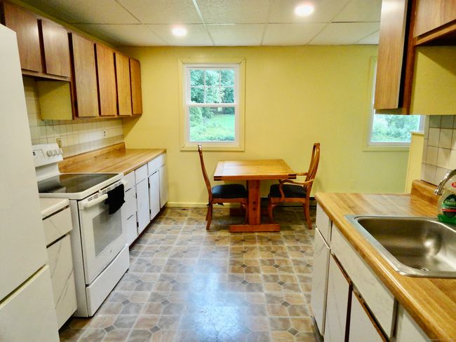 409 N Main St, Home with 5 bedrooms, 2 bathrooms and null parking in Winsted CT | Image 19