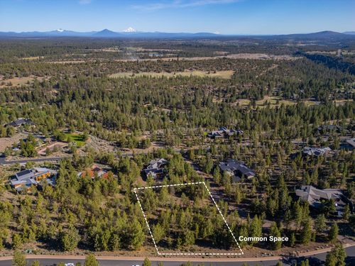 3399 Nw Greenleaf Way, Bend, OR, 97703-0002 | Card Image