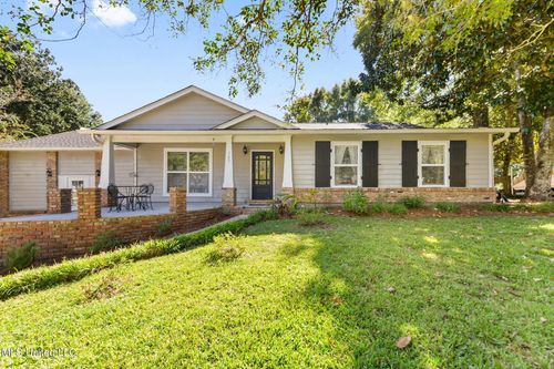 105 Reynolds Cir, Ocean Springs, MS, 39564-9736 | Card Image