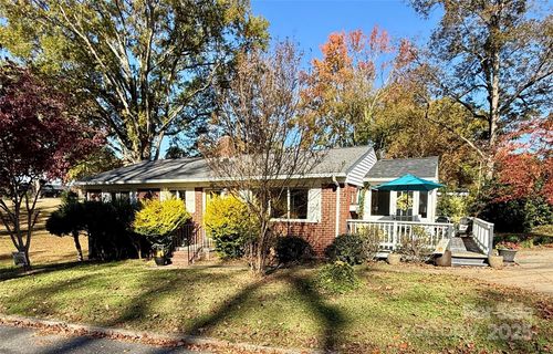 302 W Carroll St, Cherryville, NC, 28021-3108 | Card Image