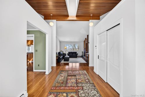 80 Ridgeview Dr, Pleasantville, NY, 10570-1822 | Card Image
