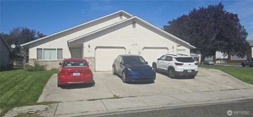 1255 Westbrook Loop, Yakima, WA, 98908-1987 | Card Image