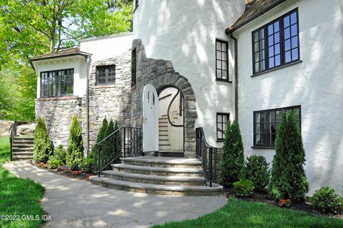 20 W Brother Dr, Greenwich, CT, 06830-6750 | Card Image