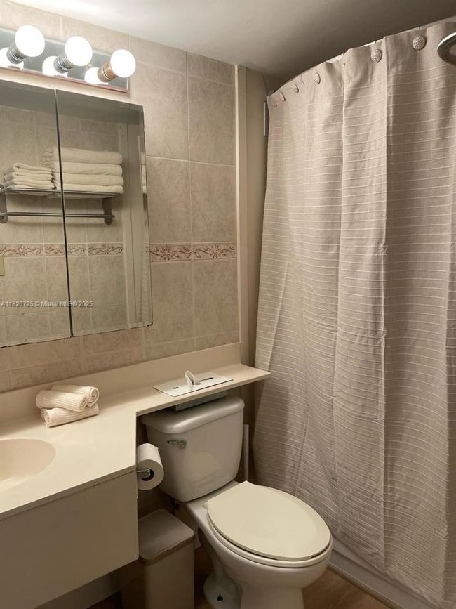 1101 - 19201 Collins Ave, Home with 0 bedrooms, 1 bathrooms and null parking in Sunny Isles Beach FL | Image 12
